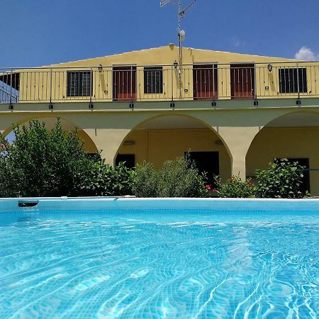 Villa Sole - Finaiti - Appartamento Per Turisti Floridia Exterior photo