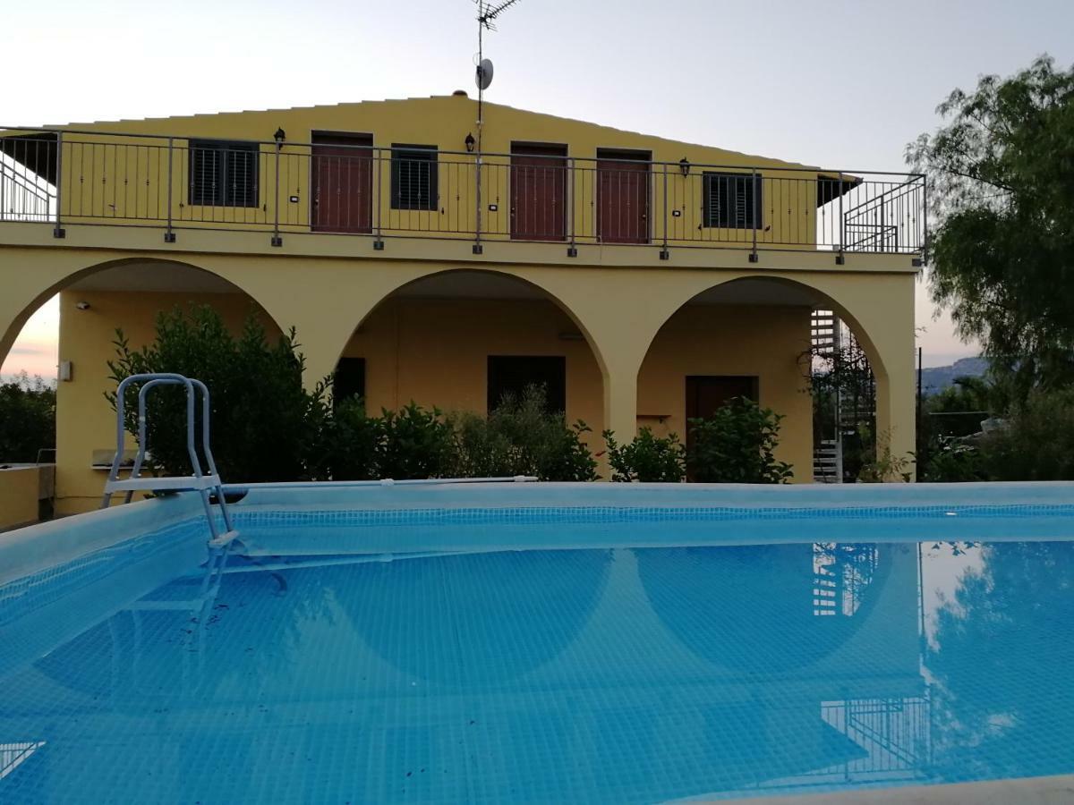 Villa Sole - Finaiti - Appartamento Per Turisti Floridia Exterior photo