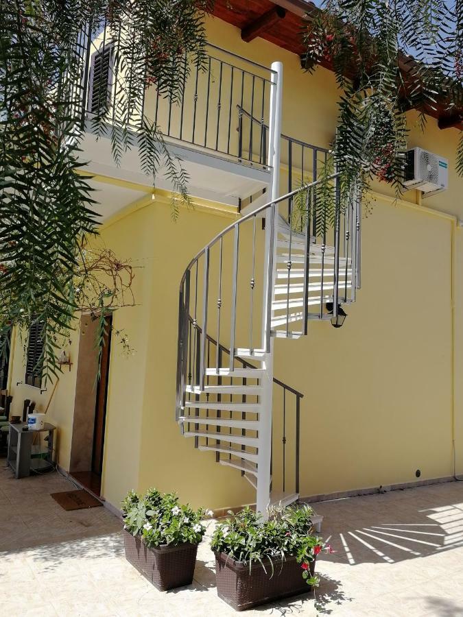 Villa Sole - Finaiti - Appartamento Per Turisti Floridia Exterior photo